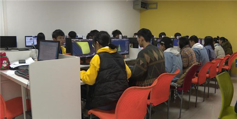 重慶足下軟件學(xué)院成功承辦“巴渝工匠”杯首屆重慶市互聯(lián)網(wǎng)信息技術(shù)職業(yè)技能競賽，為重慶軟件開發(fā)人才搭建高水準(zhǔn)競技舞臺(tái)